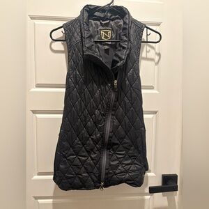 Noble Outfitters Black Quilted Vest - size Women’s Medium